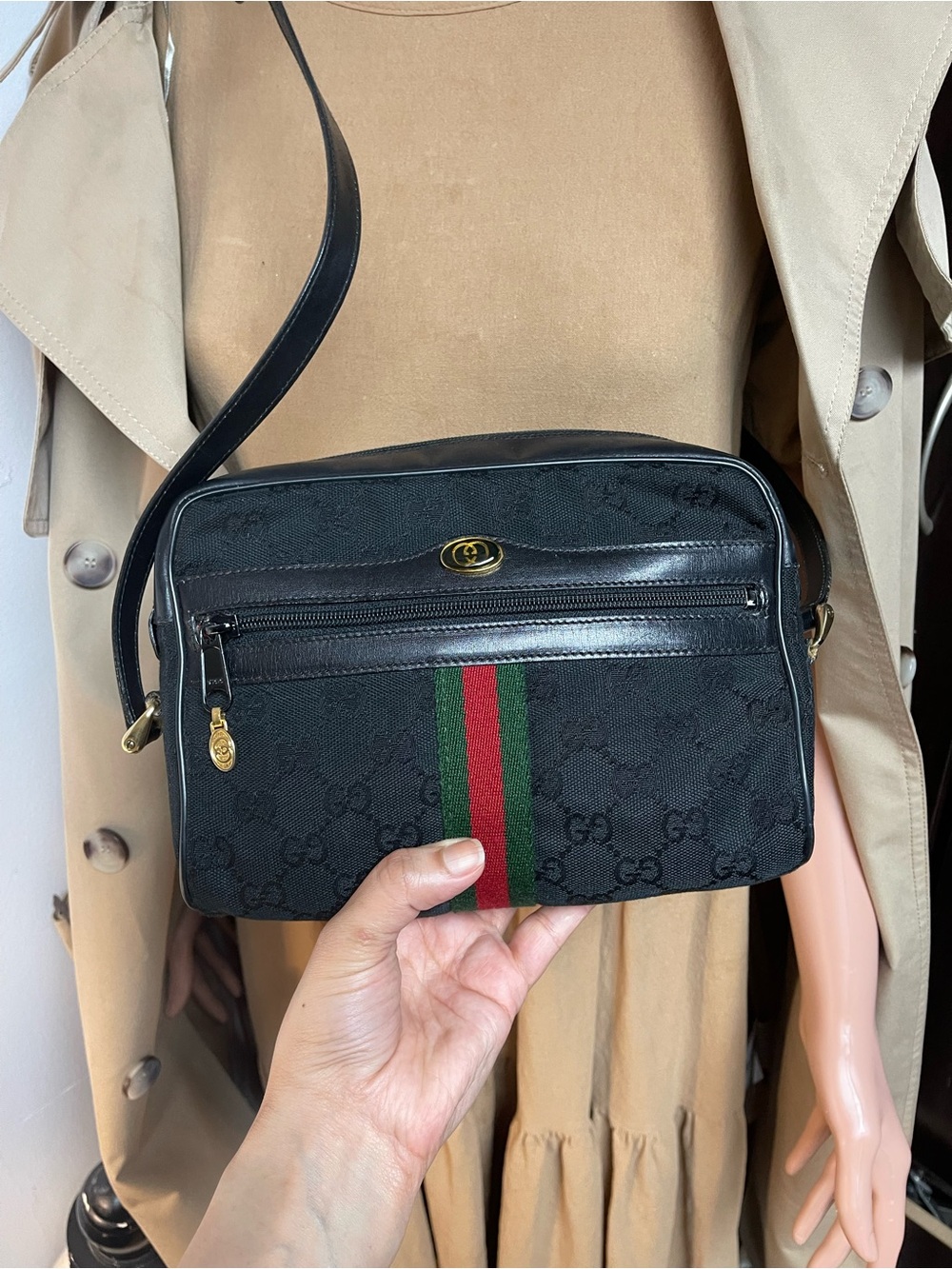 Authentic Gucci vintage web sherry line black crossbody bag - Picture 3 of 12